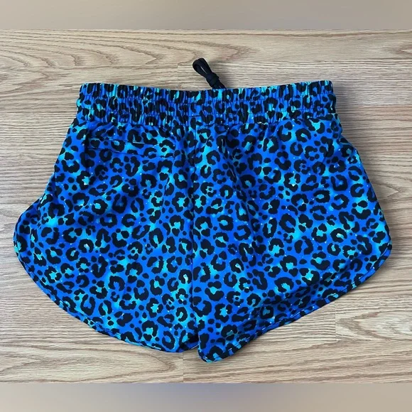 VOXY RUNNING SHORTS
BLUE LEOPARD - 2 IN 1 RACER SHORTS
SIZE SMALL - Picture 3 of 11